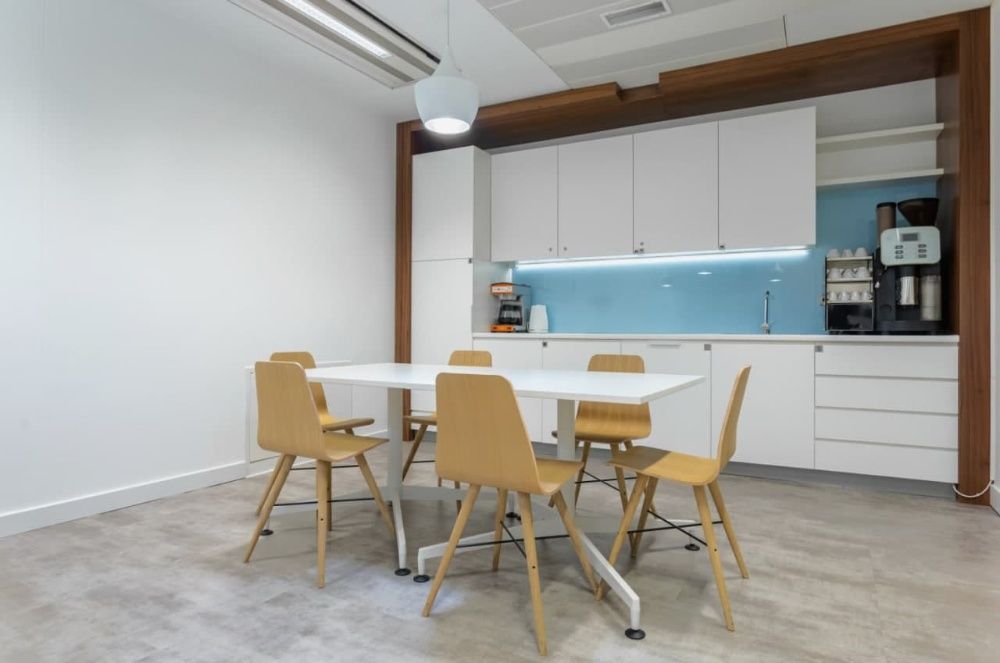 Wynajem biura w Warszawie:Pełni powierzchnia biurowa w Regus Skylight