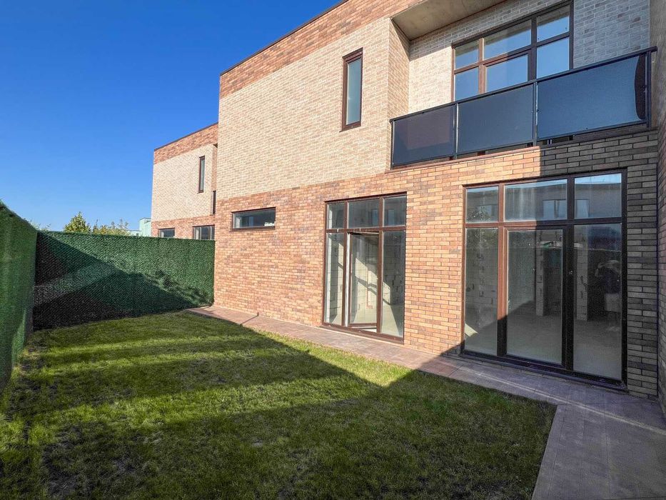 Готовий таунхаус з гаражем. КМ Балатон. Є-оселя. Є-відновлення.