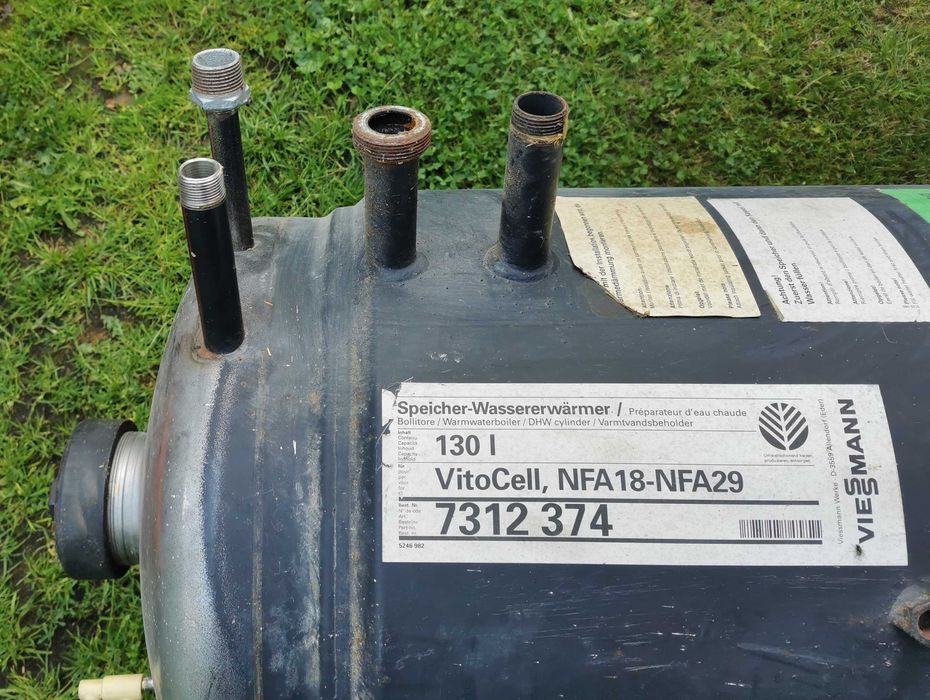 Stojący bojler płaszczowy z blachy nierdzewnej. Viessman. 130 litrów