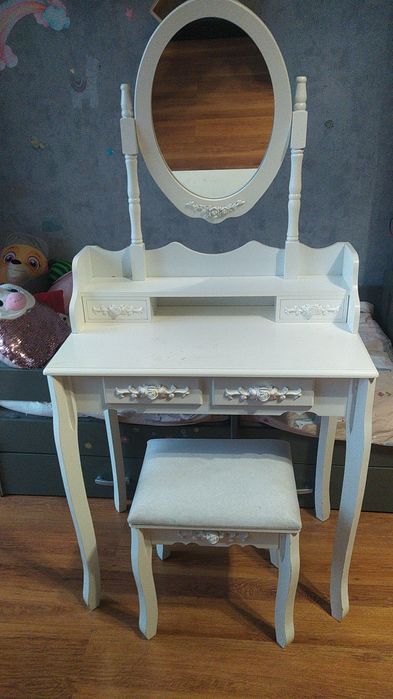 Toaletka biała z lustrem i taboretem GRATIS mały kosz na śmieci