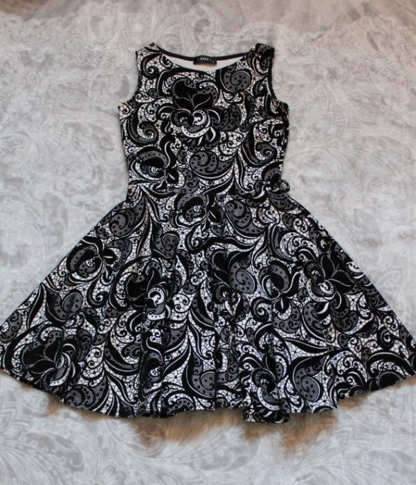 Sukienka czarno-biała rozmiar 36