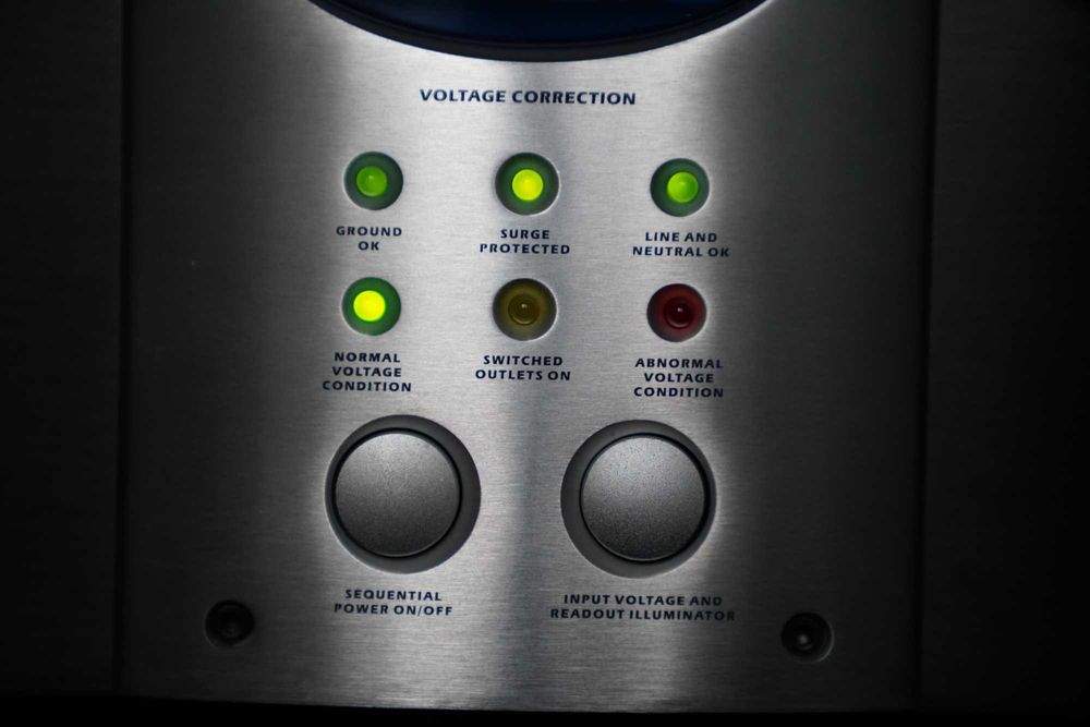 Monster AVS 2000 Автоматичний стабілізатор наруги, мережевий фільтр