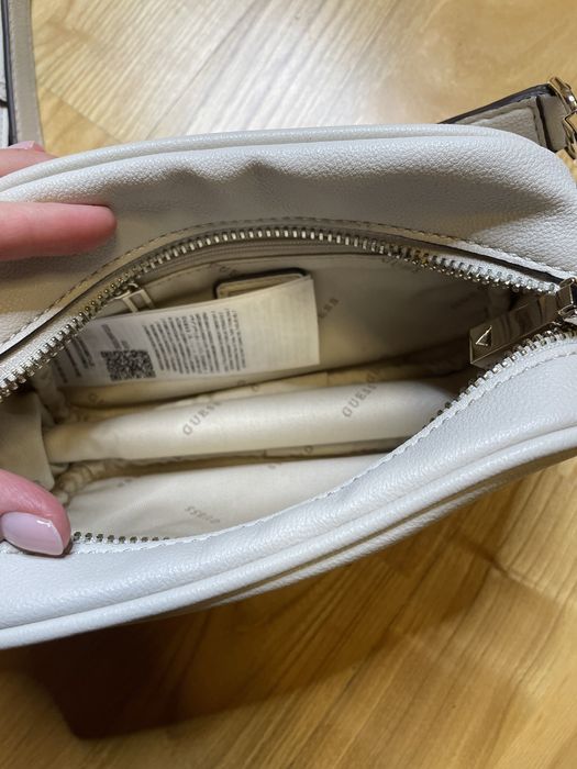 Torebka Guess beżowa kremowa