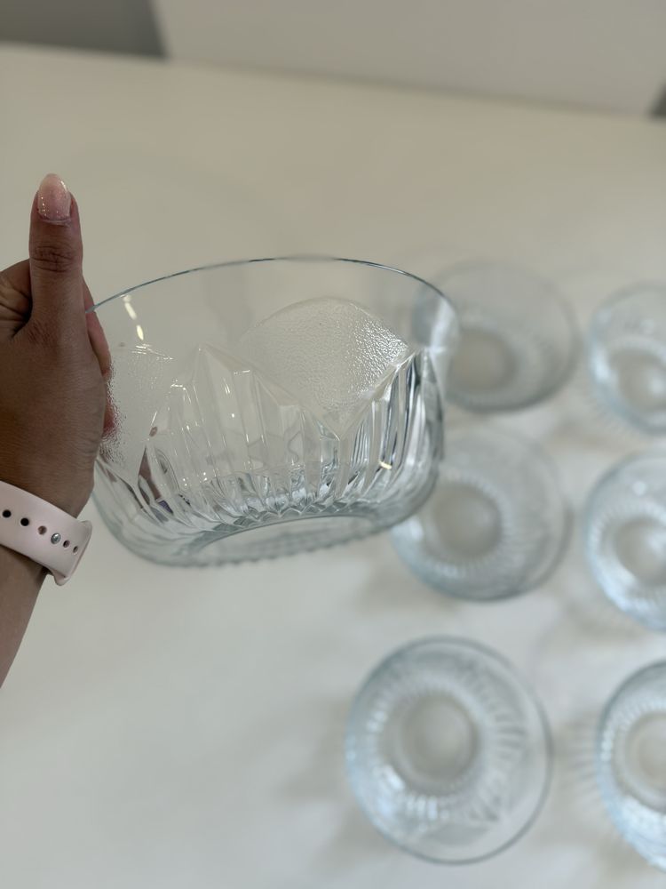 Conjunto de 6 taças pequenas + 1 taça grande, em vidro