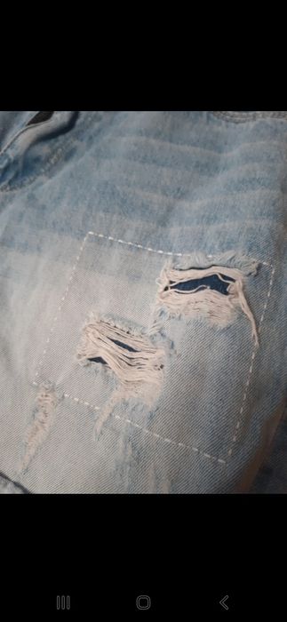 Szorty jeansowe z dziurami