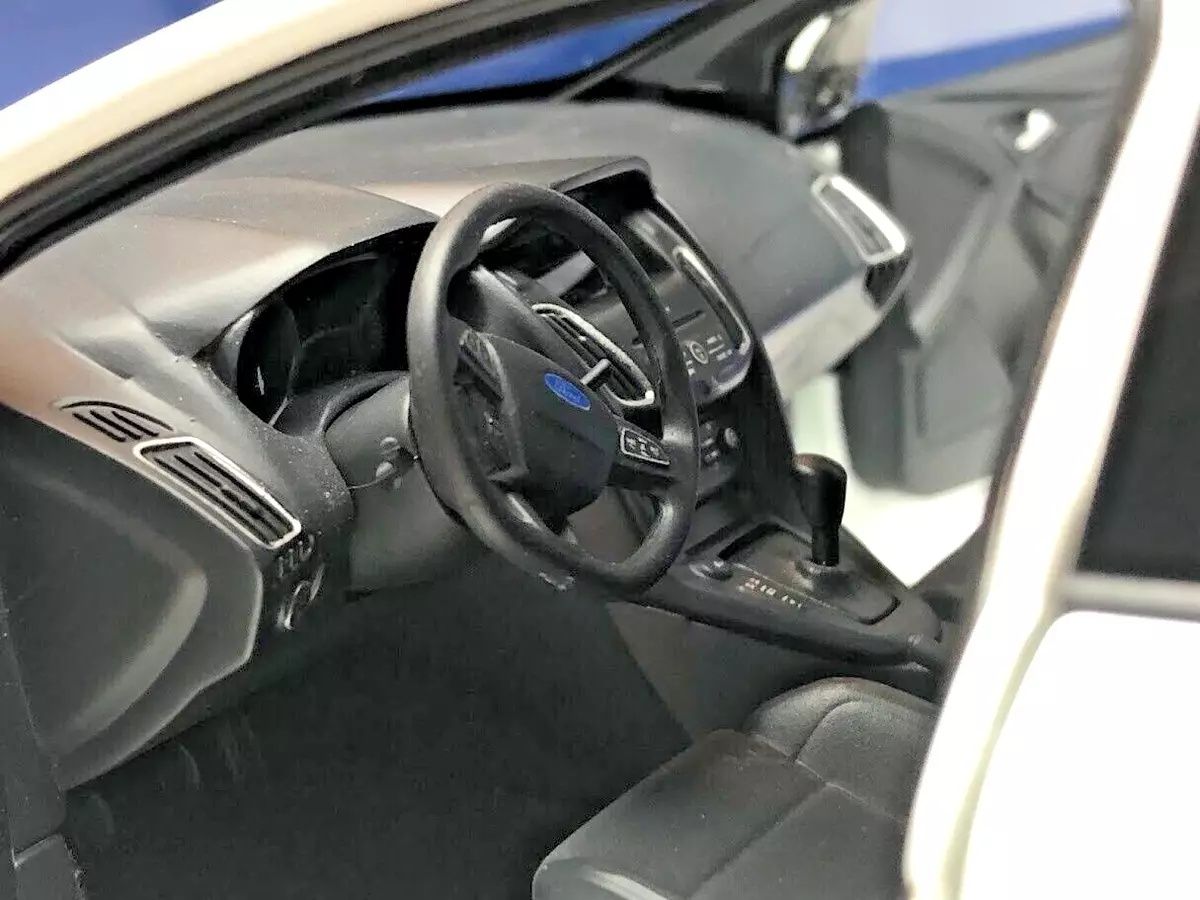 Autoart 1:18 Ford Focus RS ano 2016