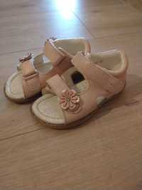 Sandałki dla dziewczynki