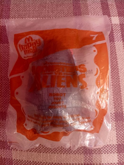 Нова іграшка з МакДональдс (Happy Meal) — колекційна, запакована 2009