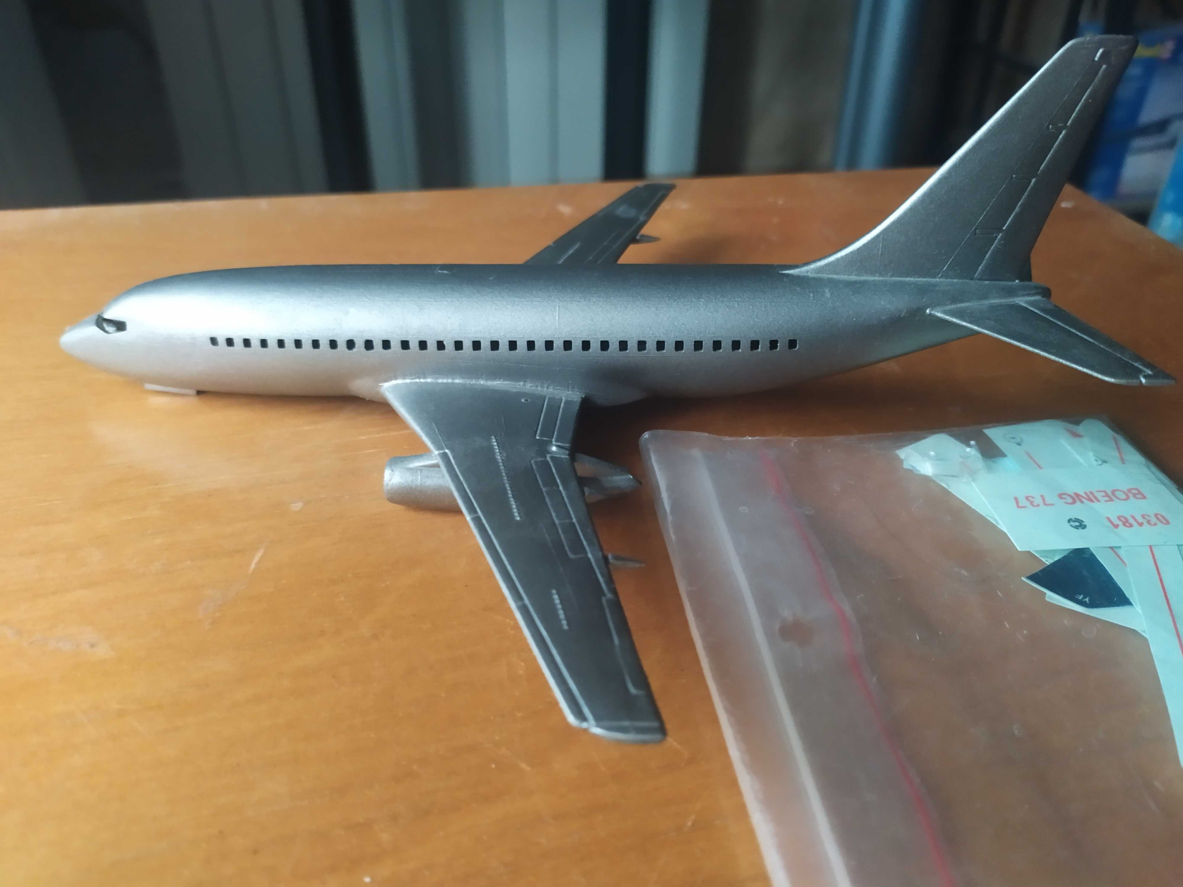 Модель самолёта Boeing 737 Airfix 1:144