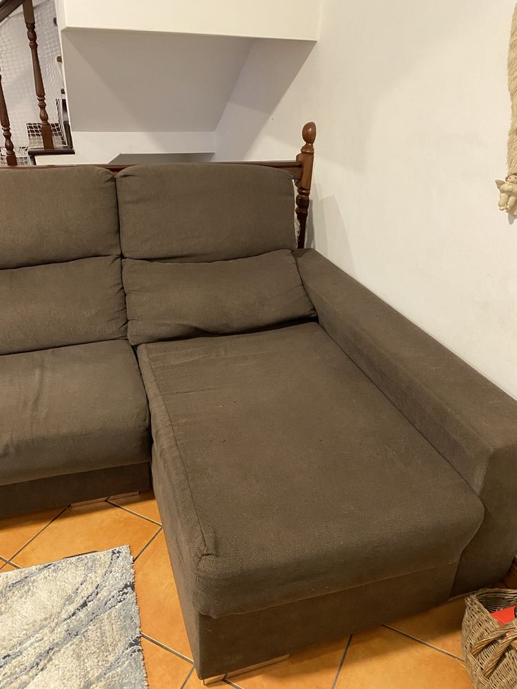 Sofa grande cinzento escuro