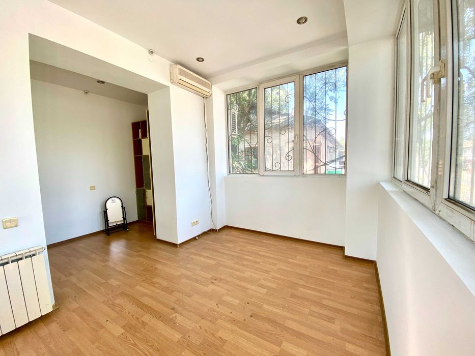 Комерційне дворівневе приміщення в центрі міста (вул. Перемоги).