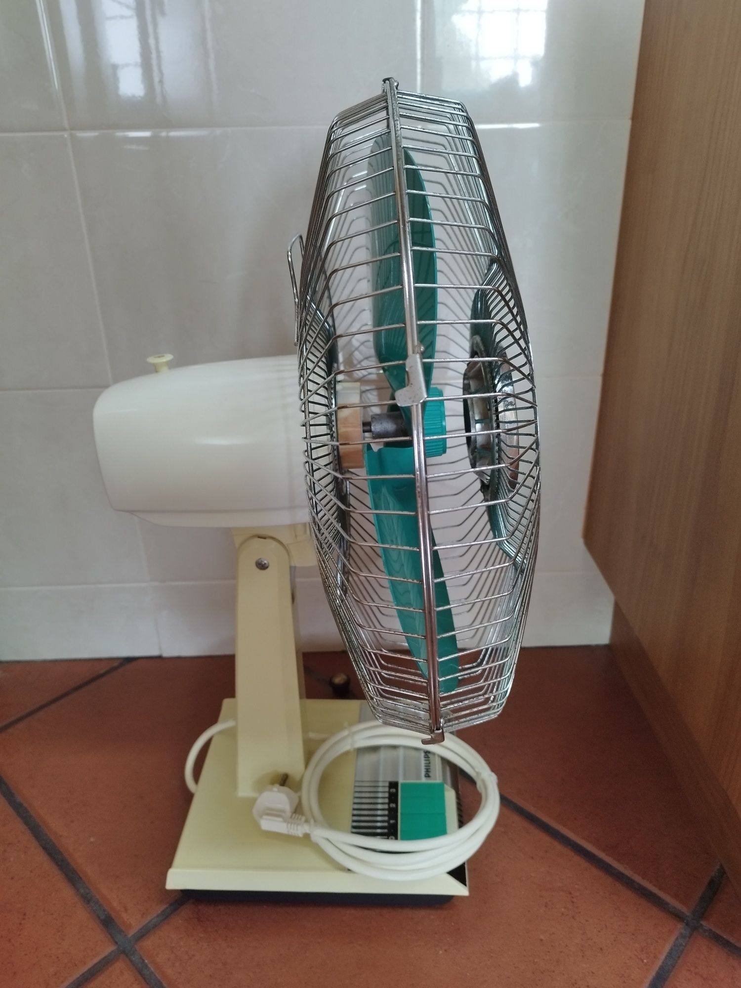 Ventoinha de mesa PHILIPS, Deluxe, 3 pás 50 W
