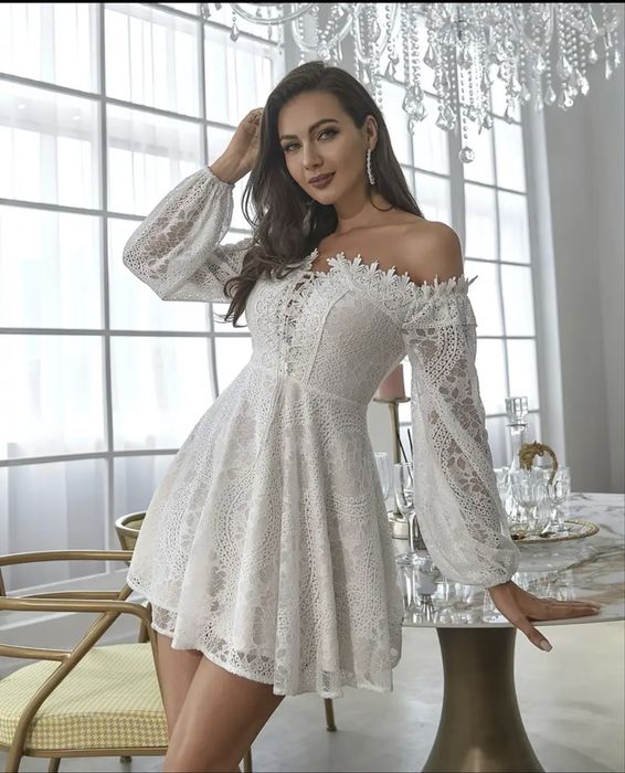 Нарядне плаття  молочного кольору