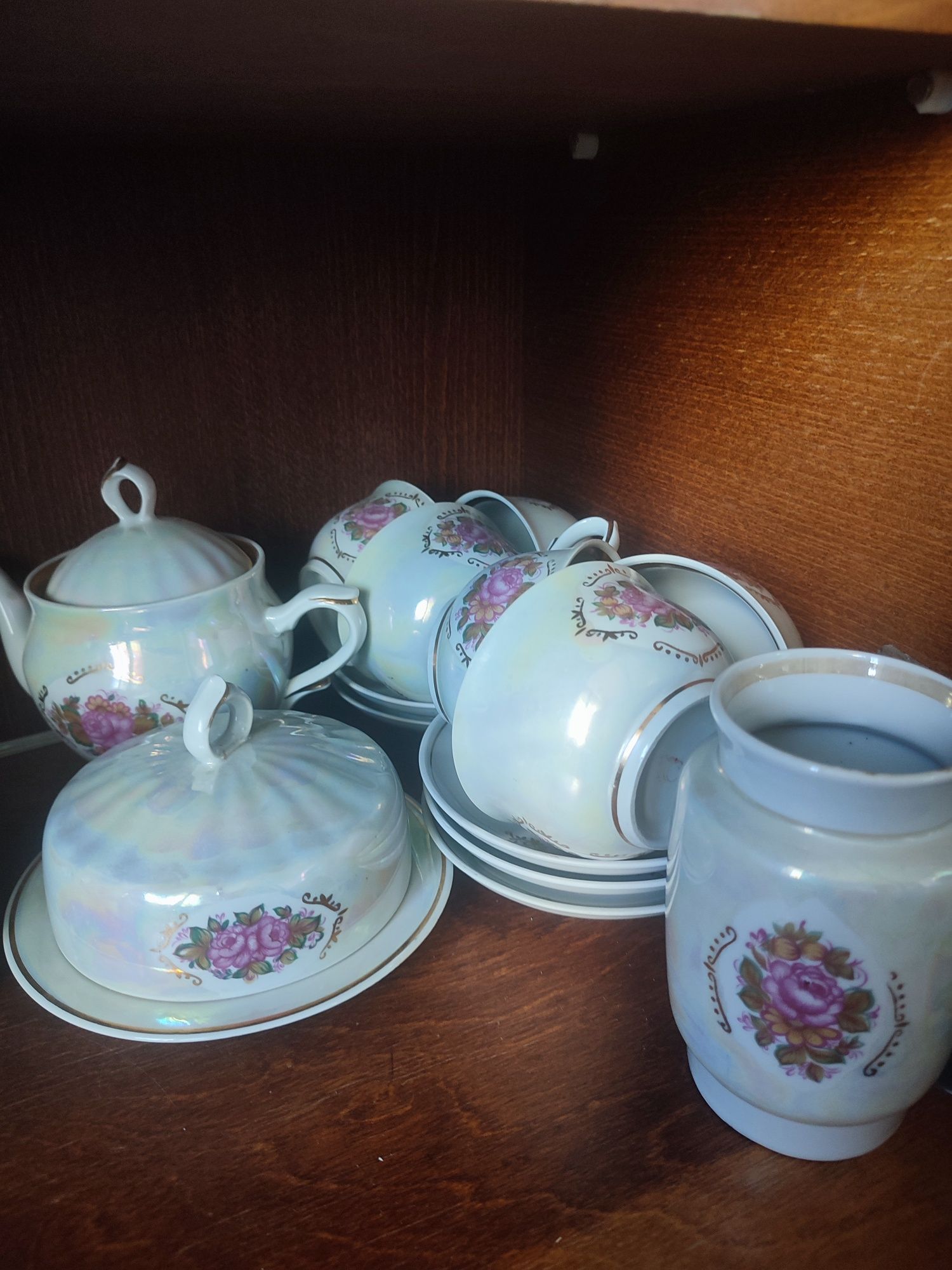 Продам сервізи нові.