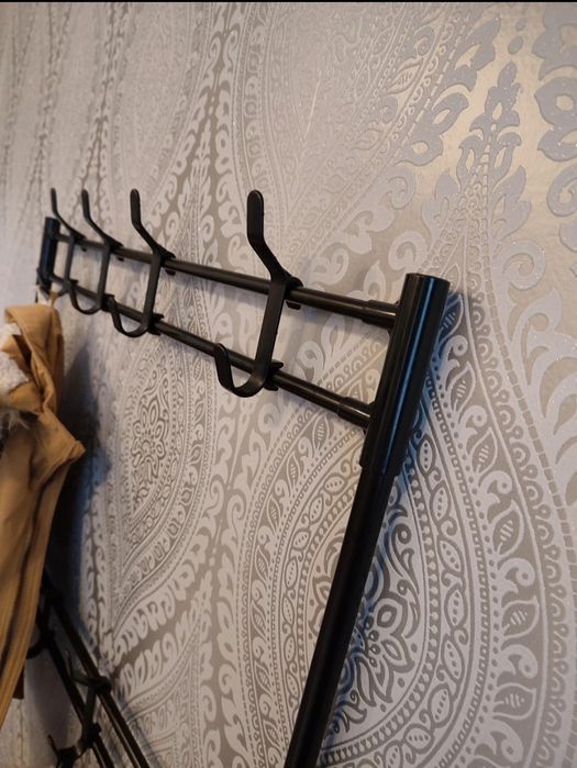 Nowy czarny wieszak na ubrania z regałem na buty 4 poziomy