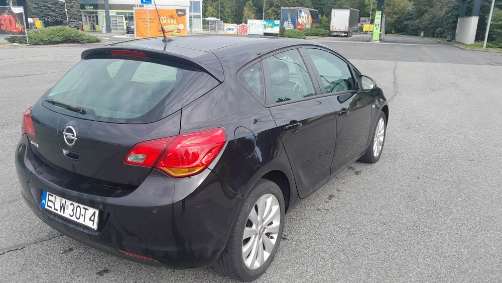Opel Astra J 1.6 115KM htb 5drzwi prywatnie bezwypadkowa 2010r