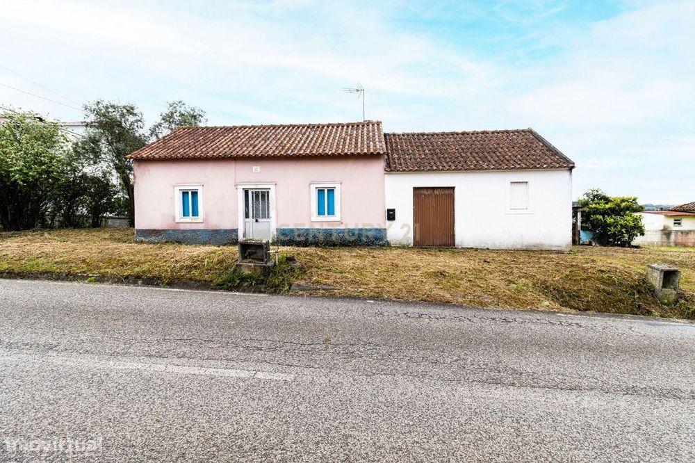 Casa T2 em Alcobaça com Jardim e Vista para o Campo