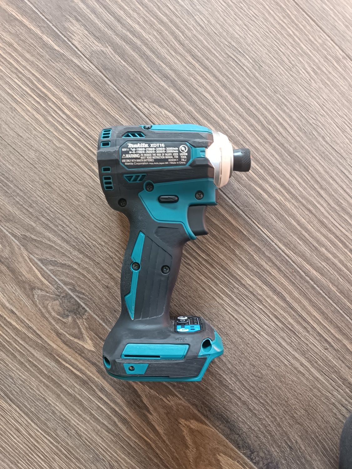 Акумуляторний шуруповерт Makita XDT16.18v