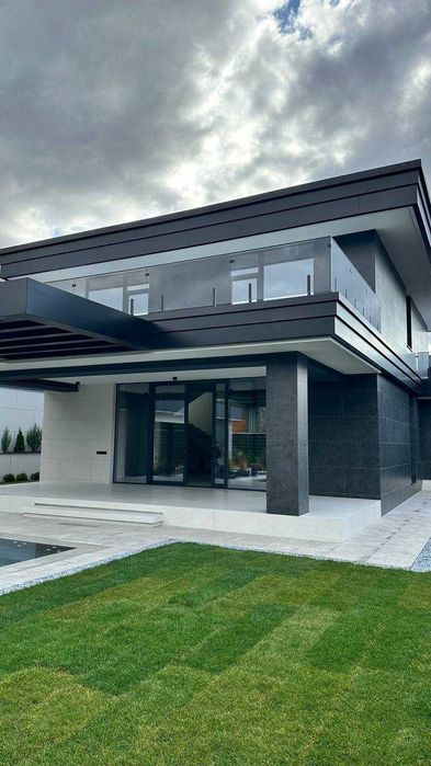 Просторий і стильний будинок в Ходосівці.