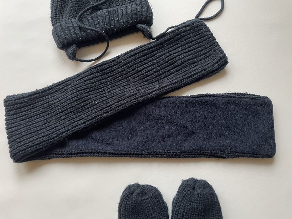 komplet zimowy: czapka, szalik i rękawiczki — idealny na chłodne dni