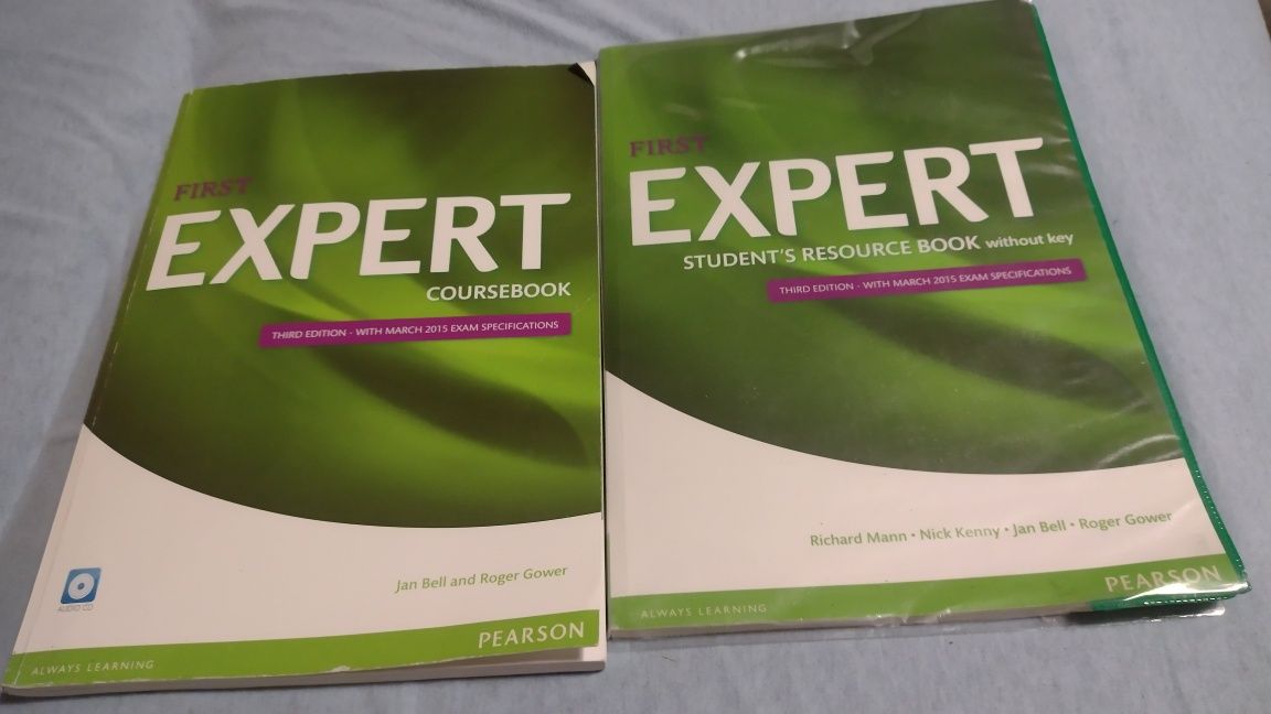 First expert coursebook i resource book without key