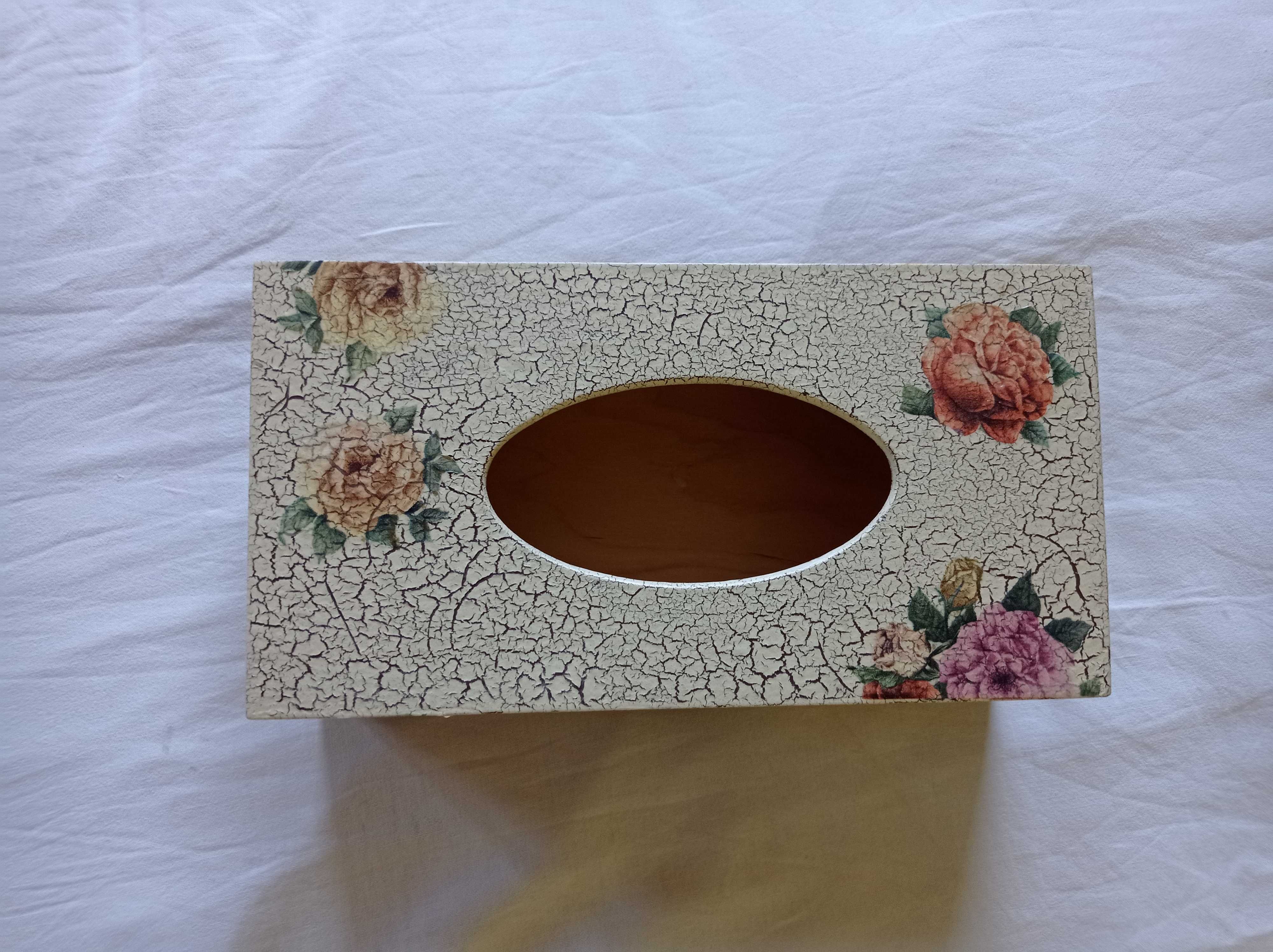 Ozdobny chustecznik decoupage pudełko na chusteczki w kwiaty