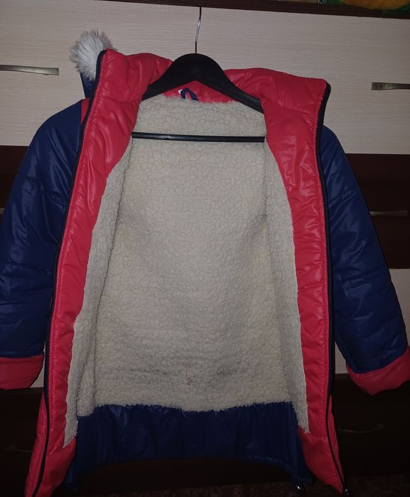 Зимова куртка на дівчинку