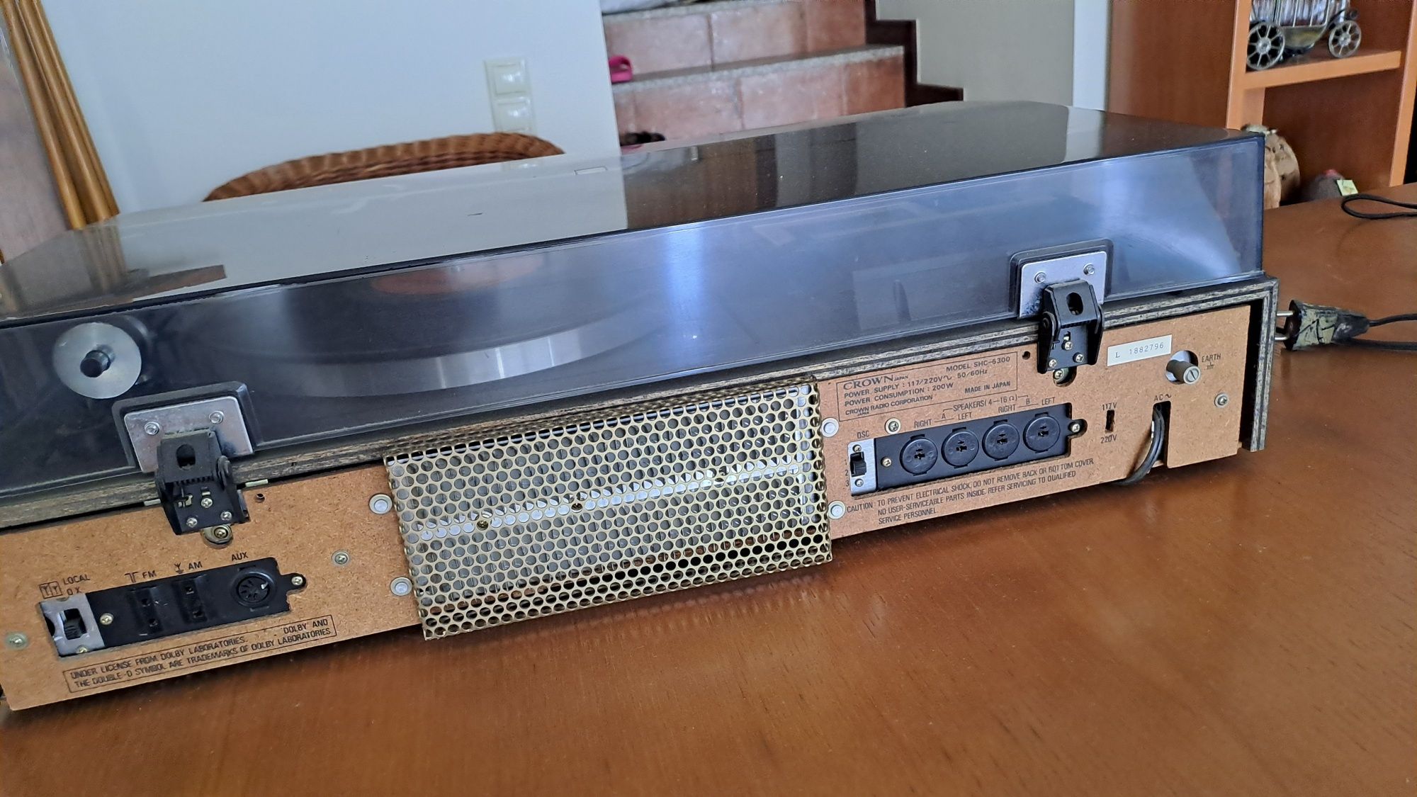 Aparelhagem CROWN SH 6300 com gira discos e leitor de cassate