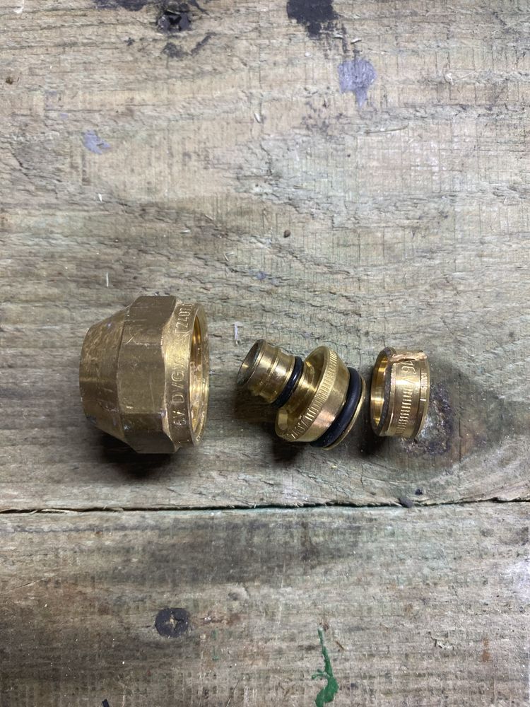 Регулювальний колектор FAR  1"x3/4"