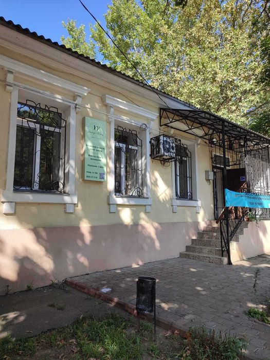 Продаю квартиру з фасадним виходом