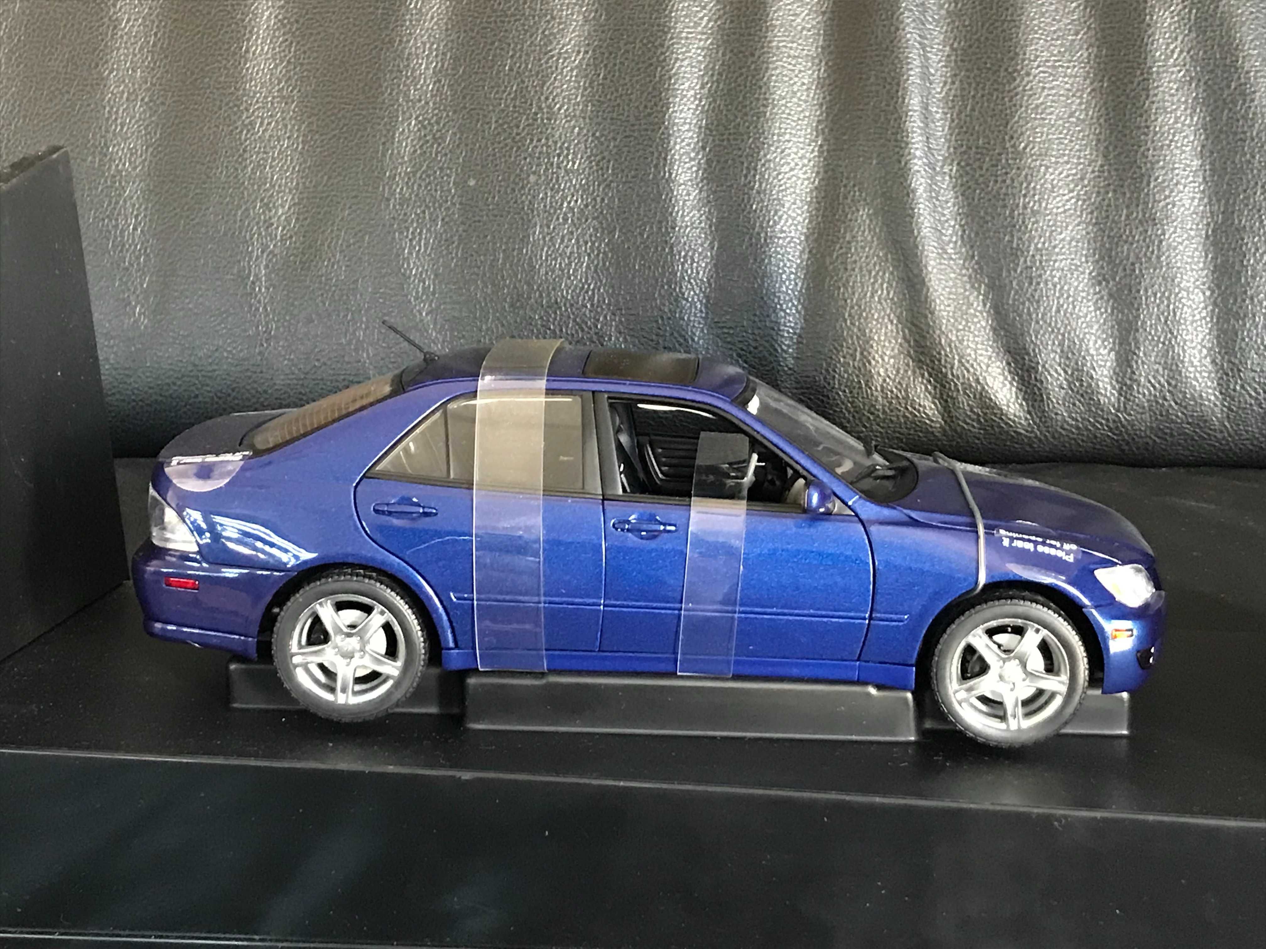 Autoart 1:18 model Lexus IS300