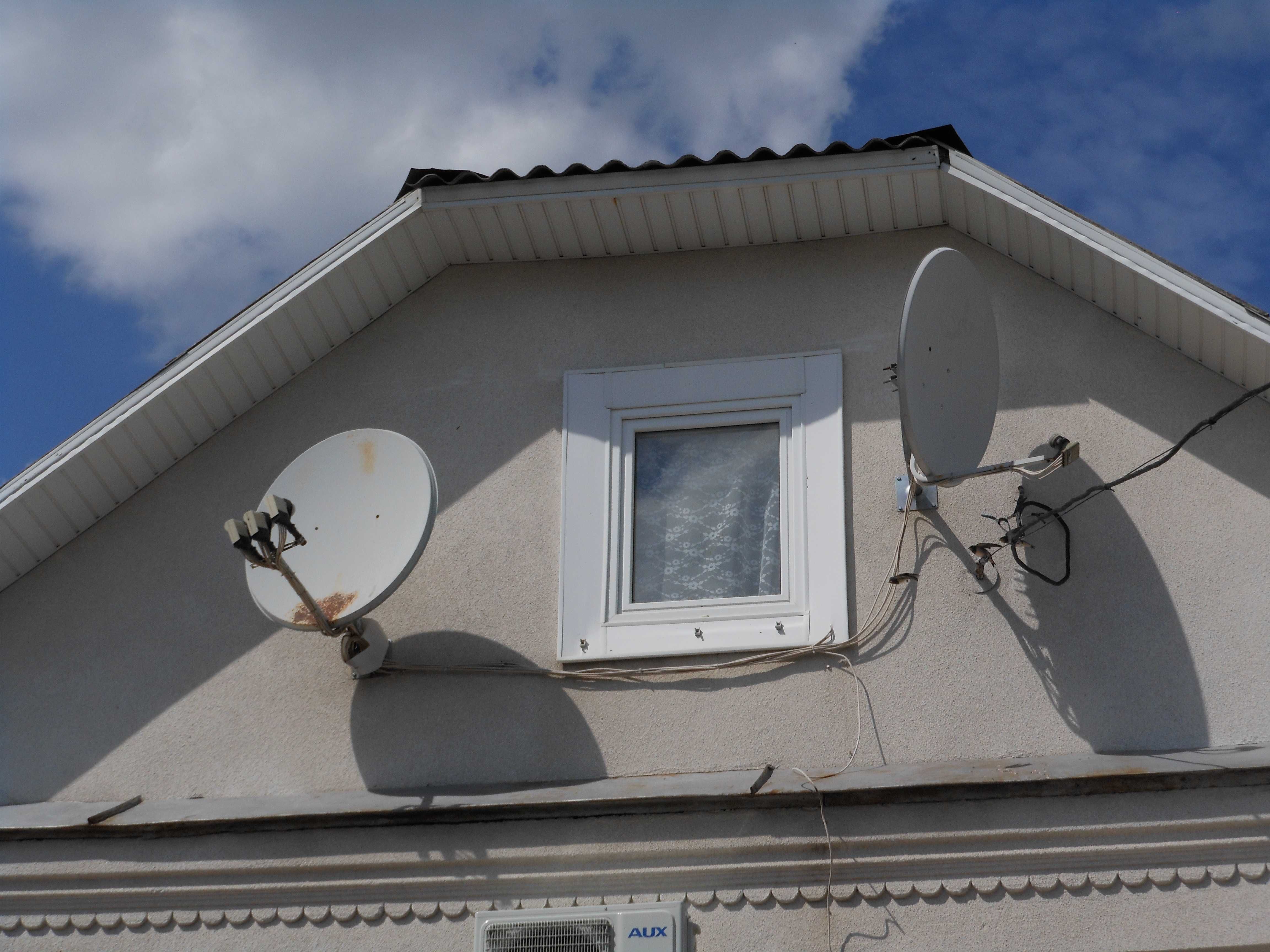 супутникова антена 2 шт. на 4 телевізори