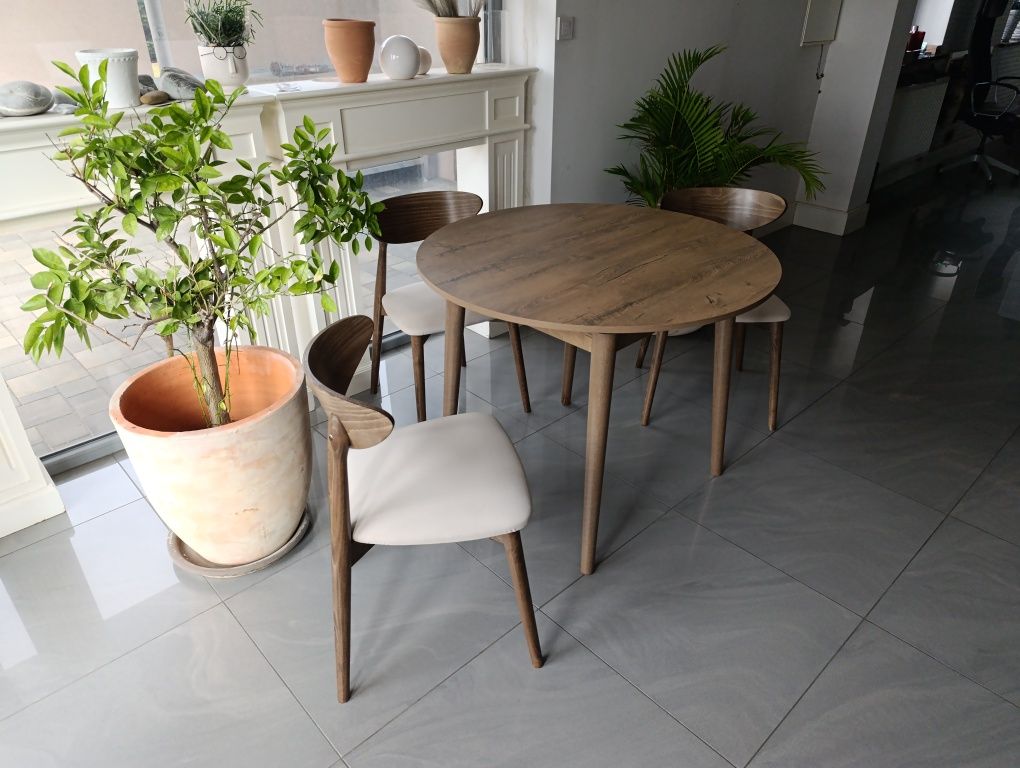 Stylowy stół do salonu lub jadalni 100 cm,bukowe nogi