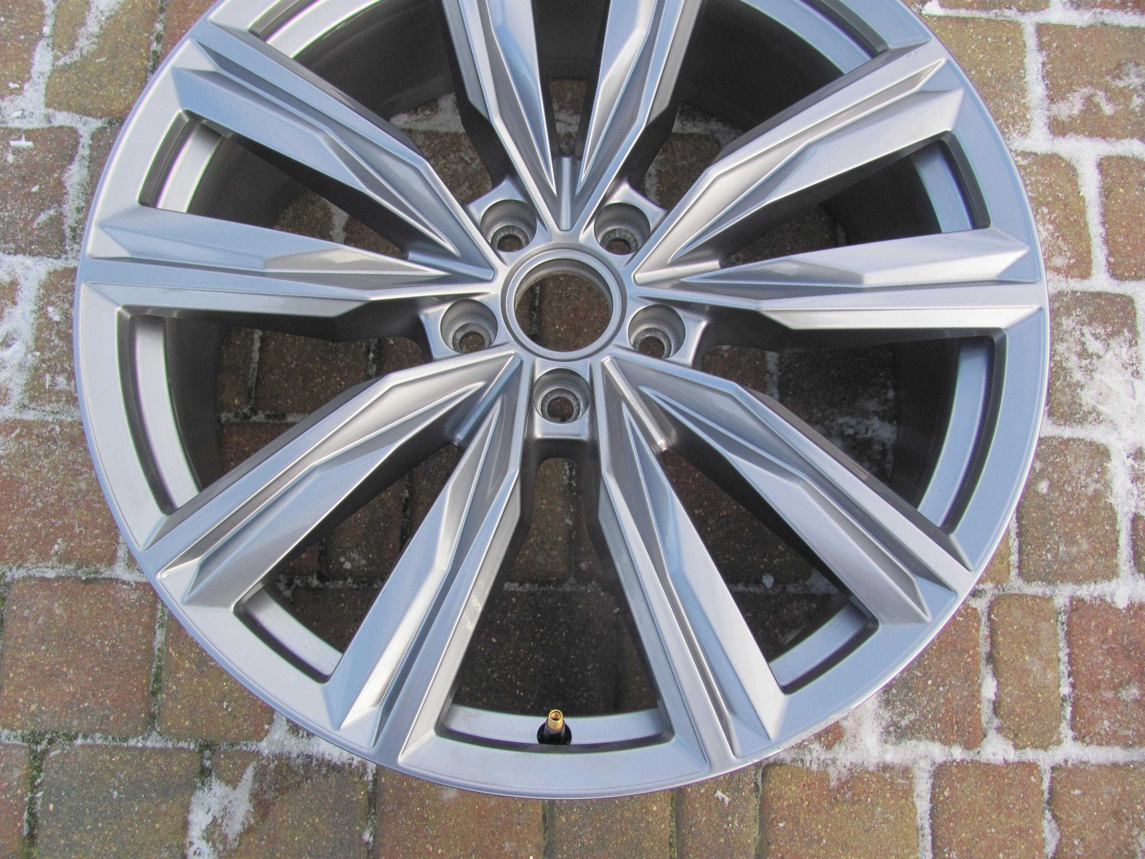 Felga oryginalna VW 8,0x20 ET41 5NN 5x112