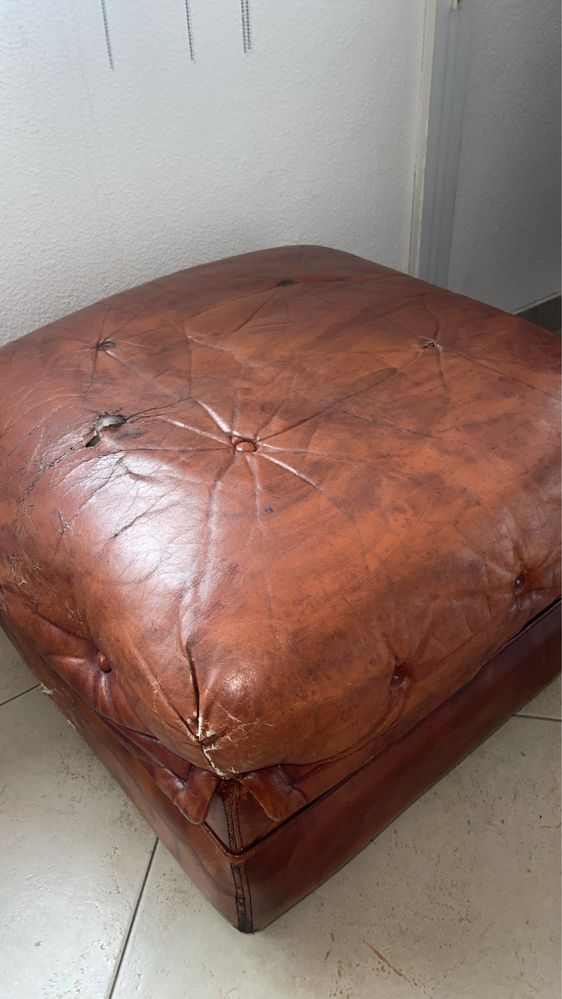 sofá Chesterfield em couro genuino