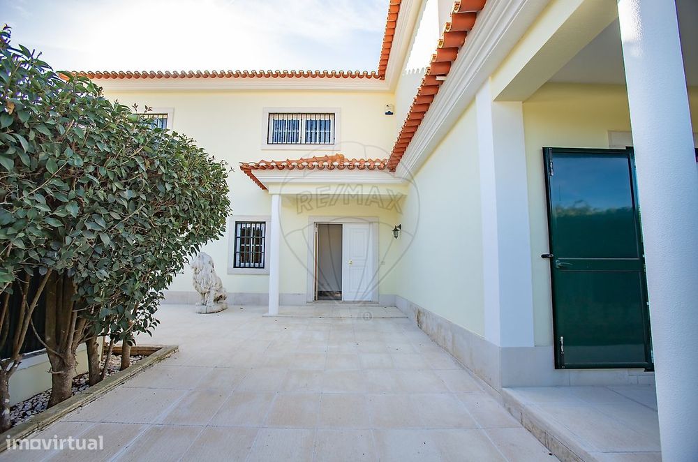 Moradia T5 para arrendamento