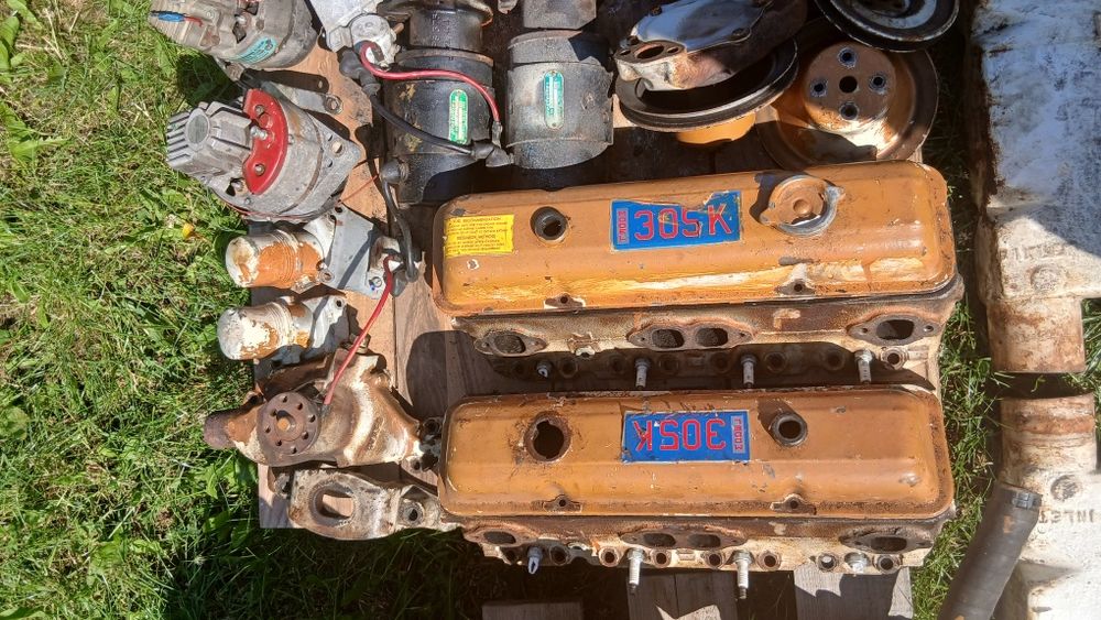 Silnik do łodzi V8 Marine Power Model 305K po rozmrożeniu