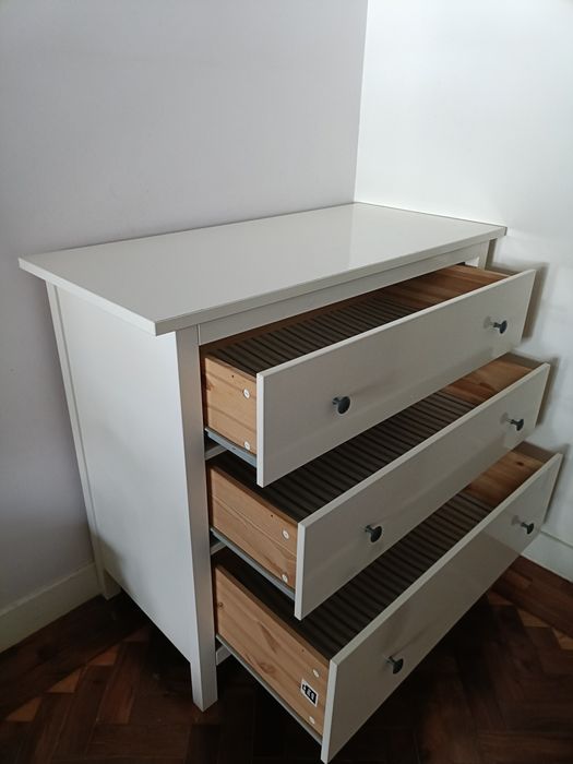 Vendo Roupeiro e Cómoda IKEA Quarto Criança