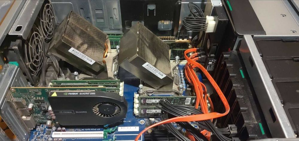 Продам дві робочі станції HP Z820 (ціна за дві)