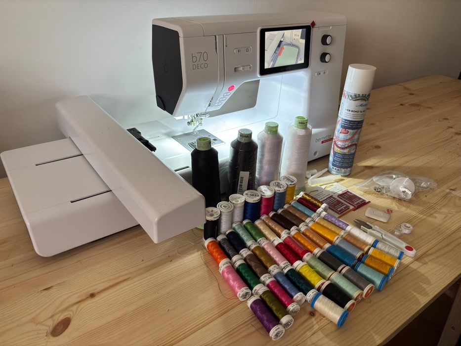 Máquina de bordar Bernette 70 Deco — Como nova + extras