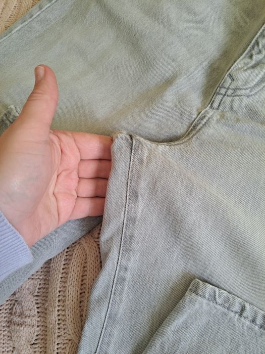 Жіночі джинси в стилі  мом з високою посадкою zara