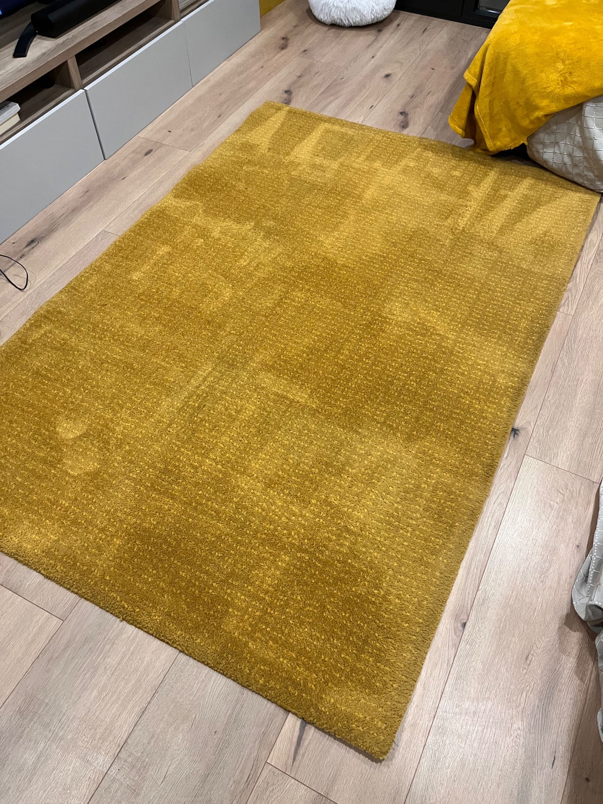 Tapete amarelo do Ikea