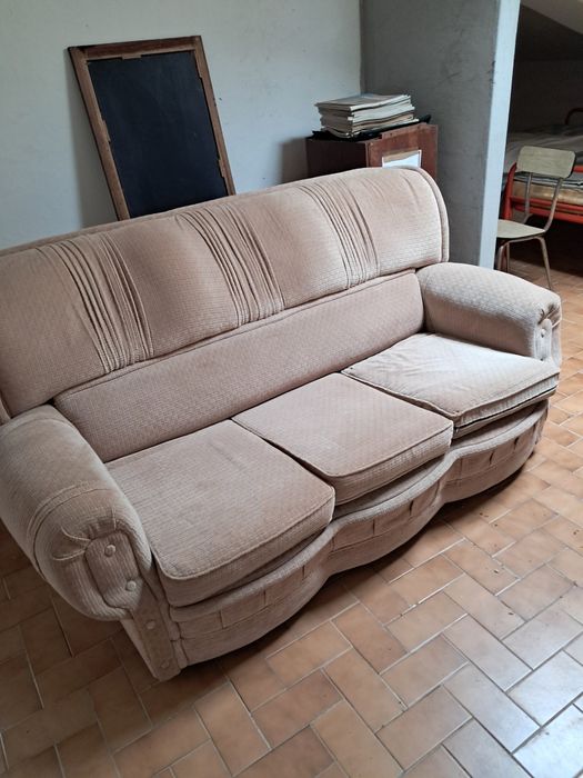 Sofa cama de segunda mão.