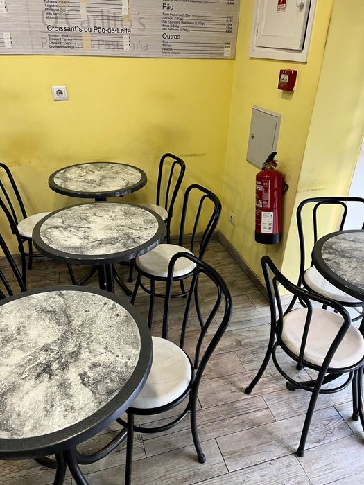 3 Mesas e 8 cadeiras restauração