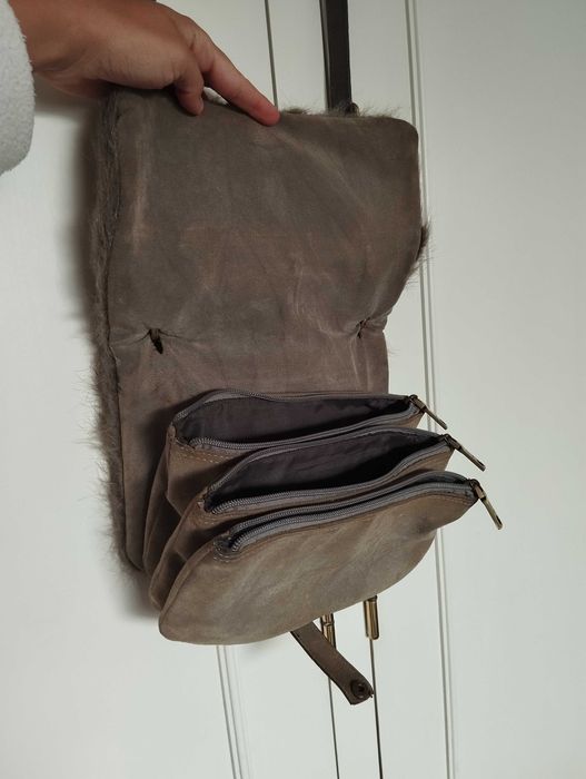 Bolsa em pelo e pele sintética