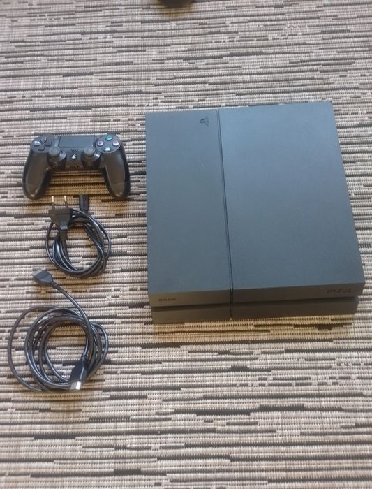 Ps4 1000 GB com comando original nova com fifa jogo
C