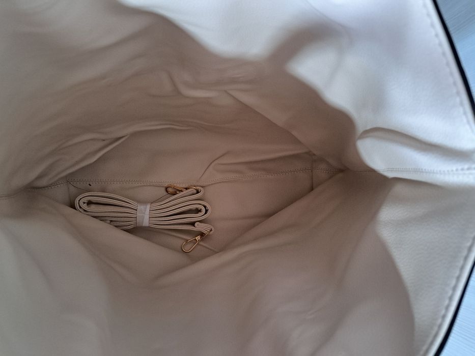 Torebka Guess z kosmetyczką skórzana