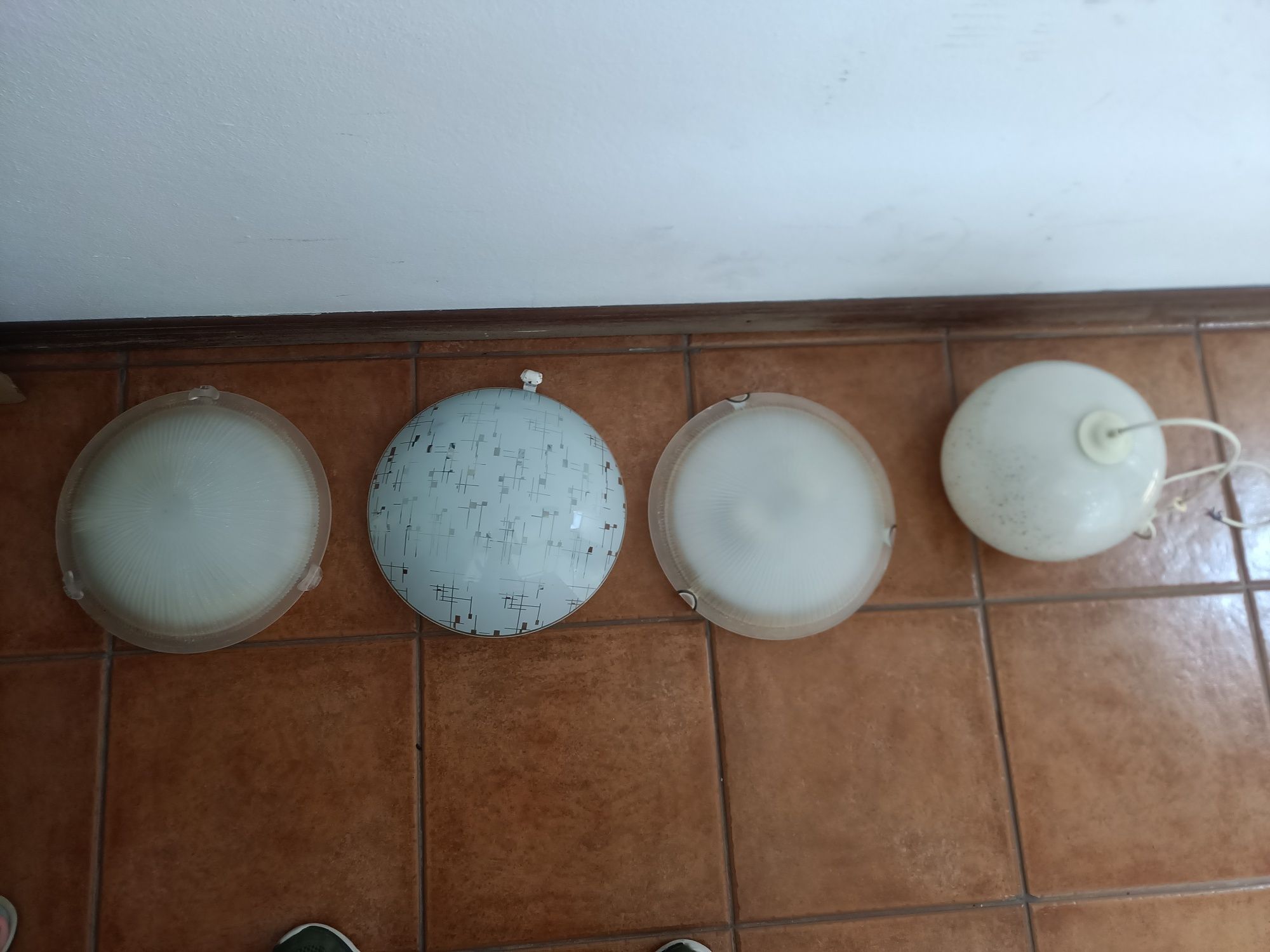 Candeeiros de tecto.