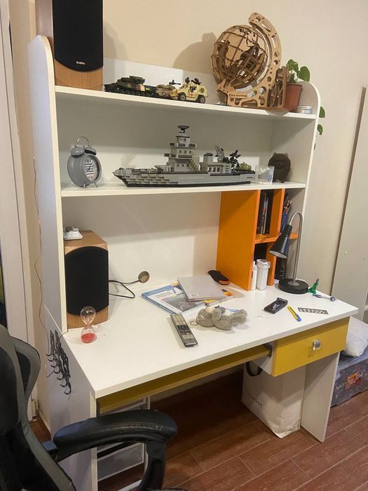 Продам стіл для дитини в розібраному стані