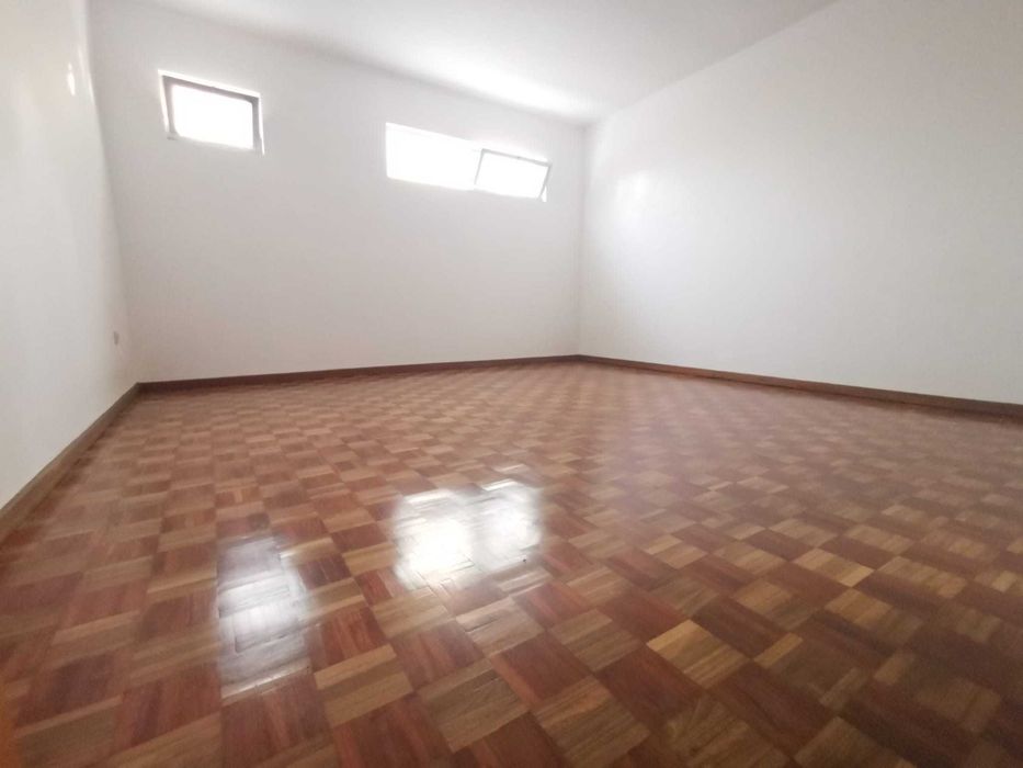 Sala ampla para escritório